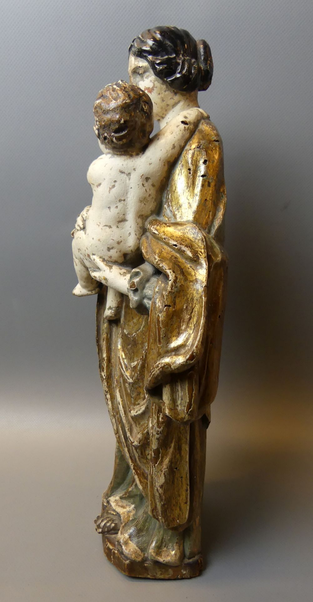 Maria mit Jesuskind, Holzskuptur, wohl 17. Jhd., original Fassung, - Bild 2 aus 3