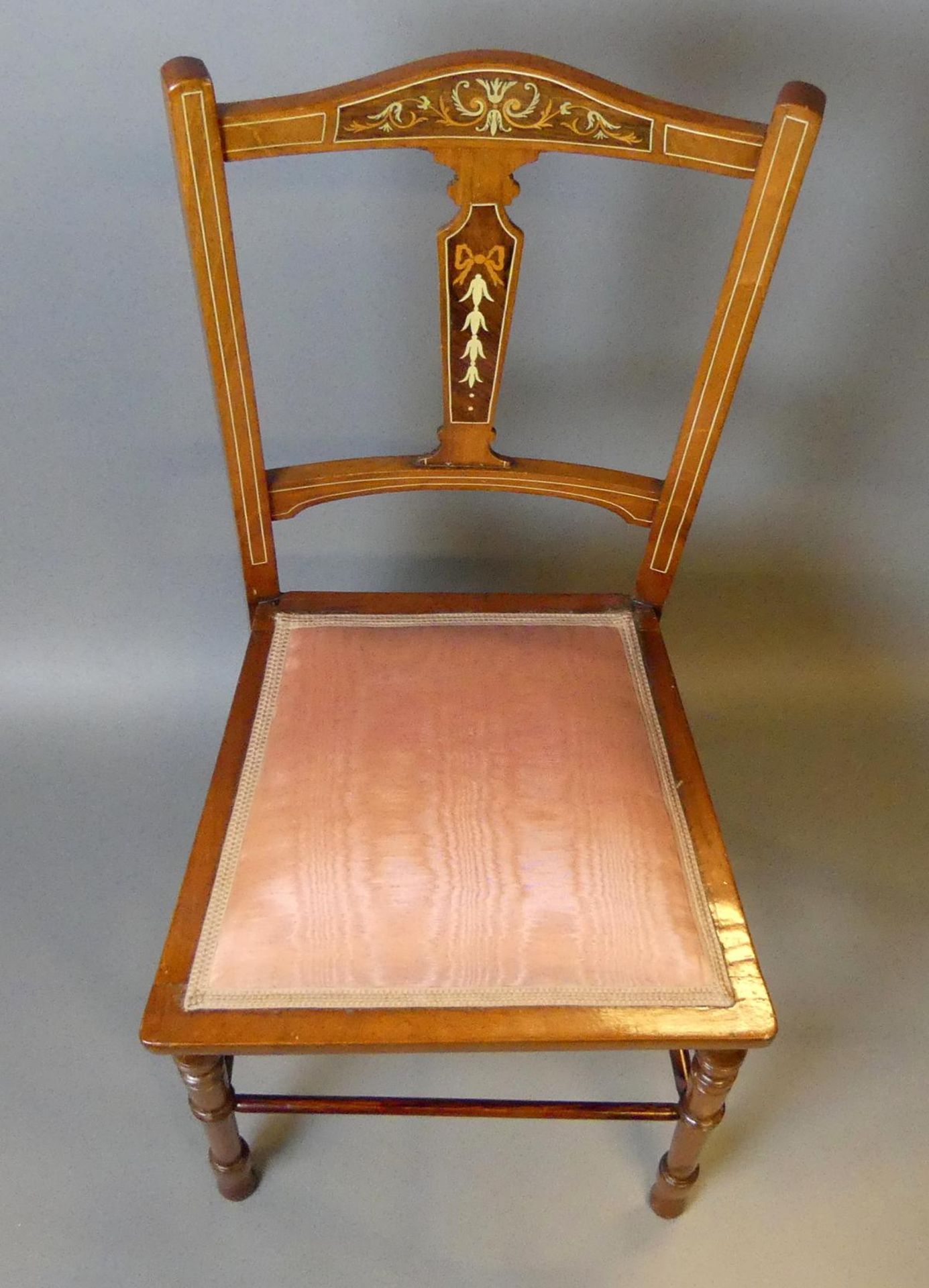 Kleiner Stuhl, England, Intarsien im Rücken, Rückenhöhe ca. 82 cm - Image 2 of 3