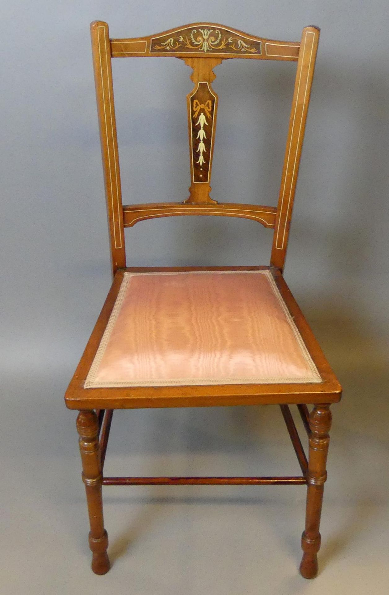 Kleiner Stuhl, England, Intarsien im Rücken, Rückenhöhe ca. 82 cm