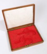 Lined wooden case for a pair of flintlock or percussion pocket pistols, 31.5 cm x 24 cm x 5 cm