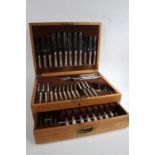 Silver plated community canteen of cutlery housed within a oak box (Qty)