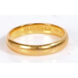 22 carat gold wedding band, ring size T weight 6.1 grams