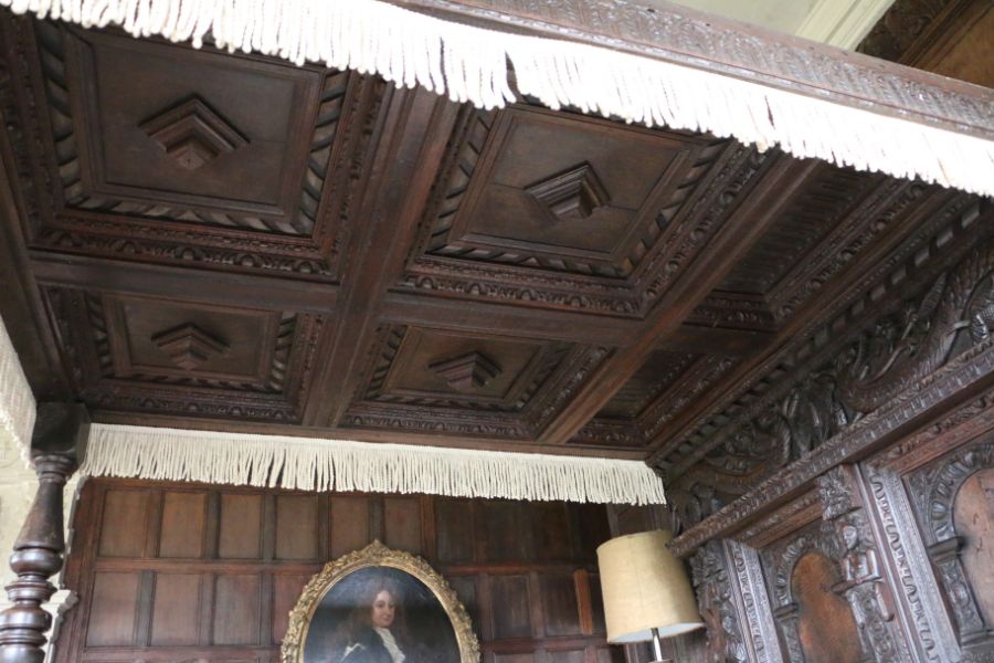 A rare and highly impressive Elizabeth I oak tester bed, Gloucestershire, circa 1570 Having - Bild 11 aus 11