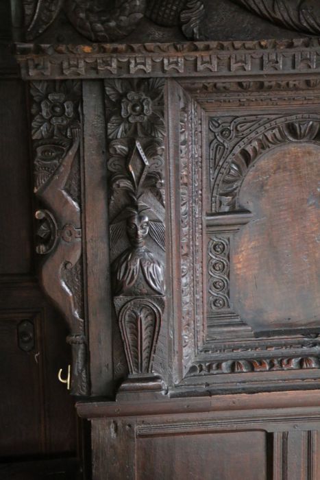 A rare and highly impressive Elizabeth I oak tester bed, Gloucestershire, circa 1570 Having - Bild 5 aus 11