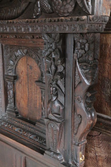 A rare and highly impressive Elizabeth I oak tester bed, Gloucestershire, circa 1570 Having - Bild 8 aus 11