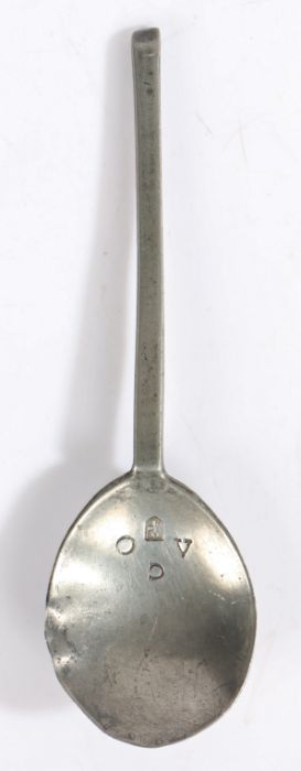 A 17th century pewter slip top spoon, English, circa 1680 Maker's mark of Moses Winkworth, - Image 2 of 2