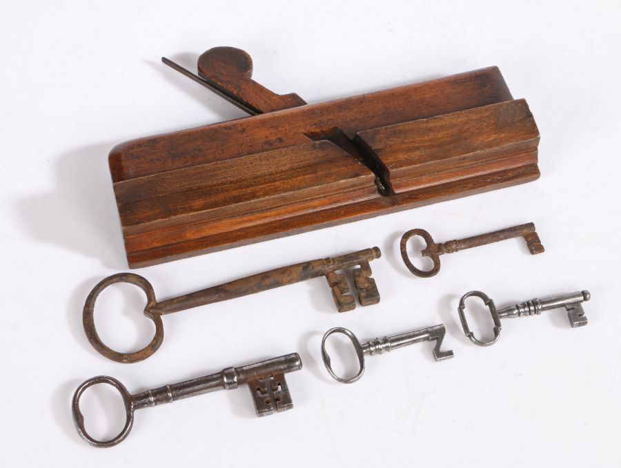 A group of five 18th-19th century steel/iron keys Most with oval bow, together with an early 19th - Image 2 of 2