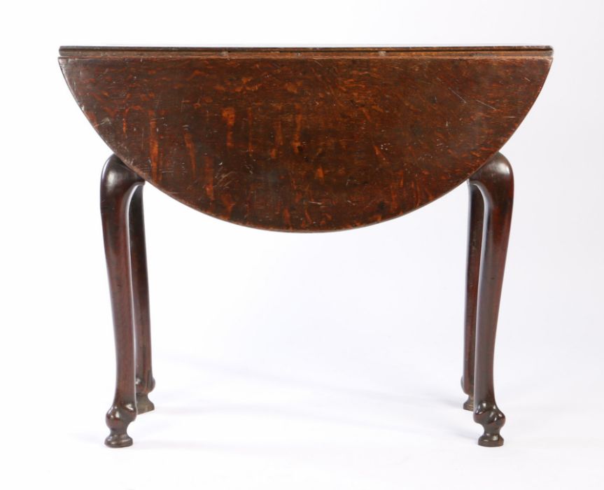 An unusual George I oak gateleg occasional table, circa 1720 Having an oval drop-leaf top, of - Image 4 of 6