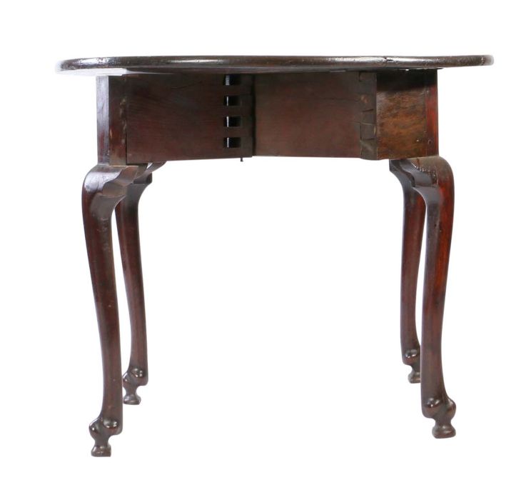 An unusual George I oak gateleg occasional table, circa 1720 Having an oval drop-leaf top, of - Image 2 of 6