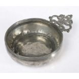 A late 17th century pewter porringer, English, circa 1680-1700 The old-English-ear with crowned