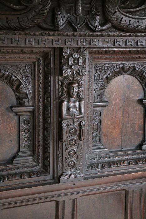 A rare and highly impressive Elizabeth I oak tester bed, Gloucestershire, circa 1570 Having - Bild 4 aus 11