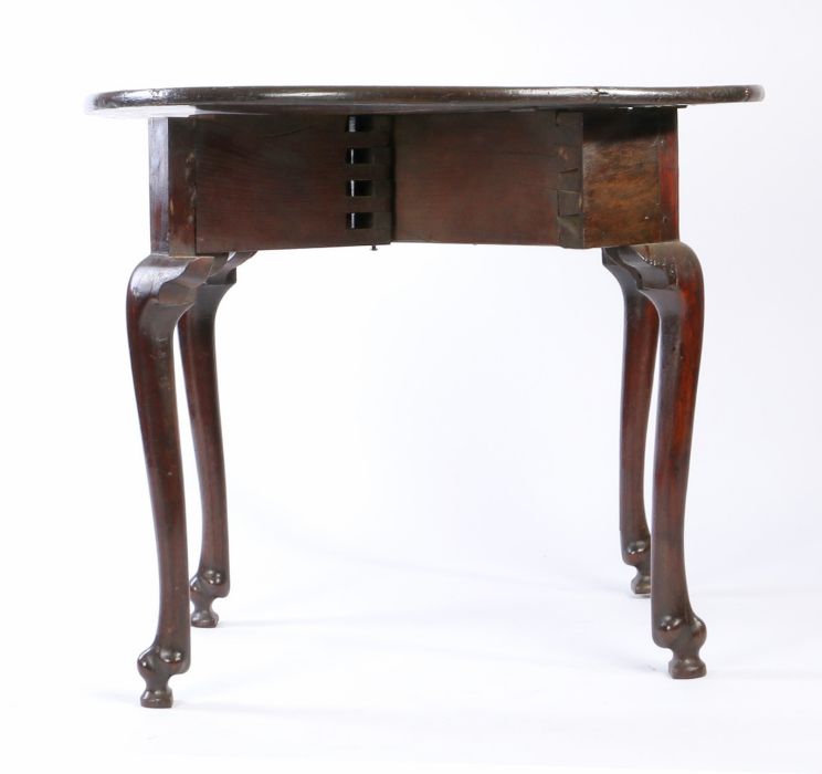 An unusual George I oak gateleg occasional table, circa 1720 Having an oval drop-leaf top, of - Image 5 of 6