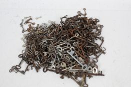 Large collection of keys, various types (qty)