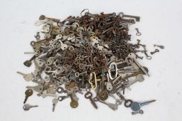 Large collection of keys, various types (qty)