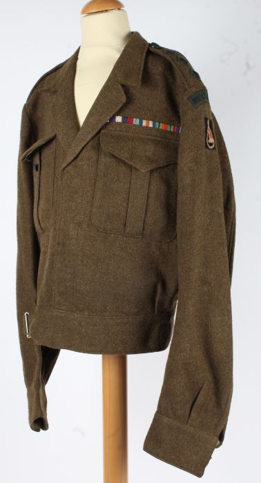 Second World War British Battledress Blouse to an officer in the Rifle Brigade, black Rifle regiment - Image 6 of 9