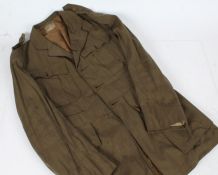 First World War Officers Service Dress tunic, shoulder rank stars in bronze to a captain, buttons