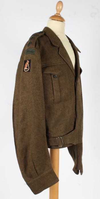Second World War British Battledress Blouse to an officer in the Rifle Brigade, black Rifle regiment - Image 5 of 9