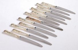 Twelve Elizabeth II silver handled table knives, Sheffield 1960 and 1983, maker Walker & Hall,