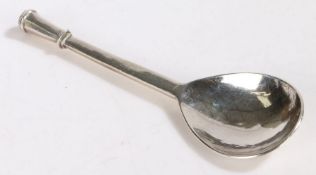 Elizabeth II silver spoon, London 1966, maker Guild of Handicrafts, with beaten bowl above a