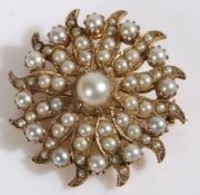9 carat gold and cultured pearl star brooch, 34mm diameter, weight 9.6 grams