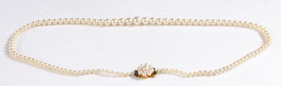 Victorian Pearl necklace and pendant, with a single strand of spherical pearls and a 9 carat gold