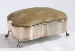Edward VII silver pin cushion box, Chester 1903, maker Thomas Latham & Ernest Morton, the serpentine