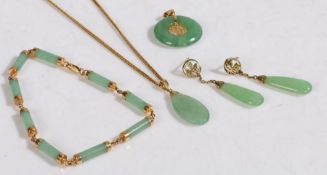 Chinese jade jewellery, to include a bracelet with 14 carat gold mounts, a pair of earrings, a