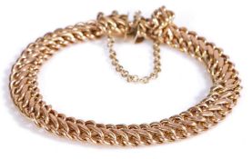 9 carat gold bracelet, with a ro of links to the clasp, 19cm long, 9.2 grams