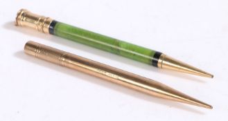 Sampson Mordan & Co. "CENTENNAL" 9 carat gold propelling pencil, 11cm long, total weight 20.9g,