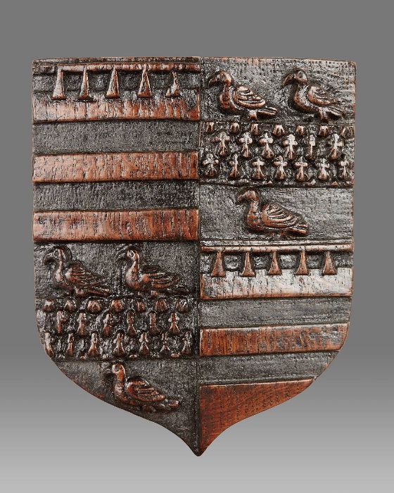 A small carved oak Coat of Arms, probably English, circa 1580-1630 Quartered, two with label and - Image 4 of 7