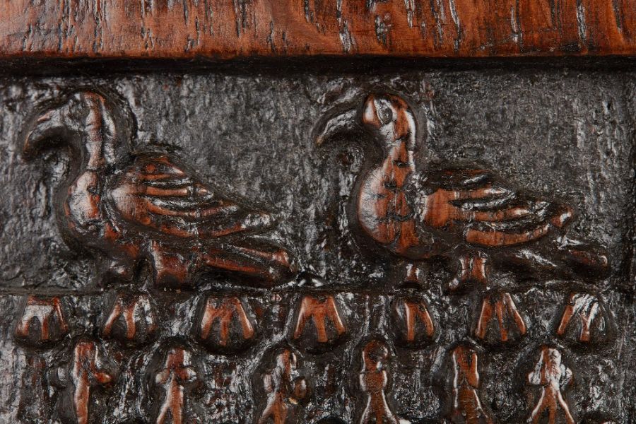 A small carved oak Coat of Arms, probably English, circa 1580-1630 Quartered, two with label and - Image 5 of 7