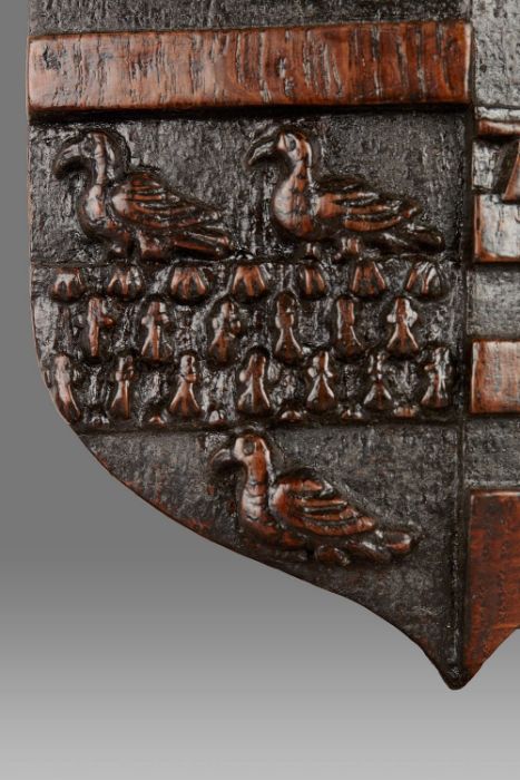 A small carved oak Coat of Arms, probably English, circa 1580-1630 Quartered, two with label and - Image 6 of 7