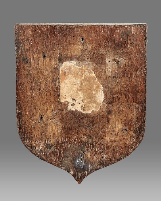 A small carved oak Coat of Arms, probably English, circa 1580-1630 Quartered, two with label and - Image 3 of 7