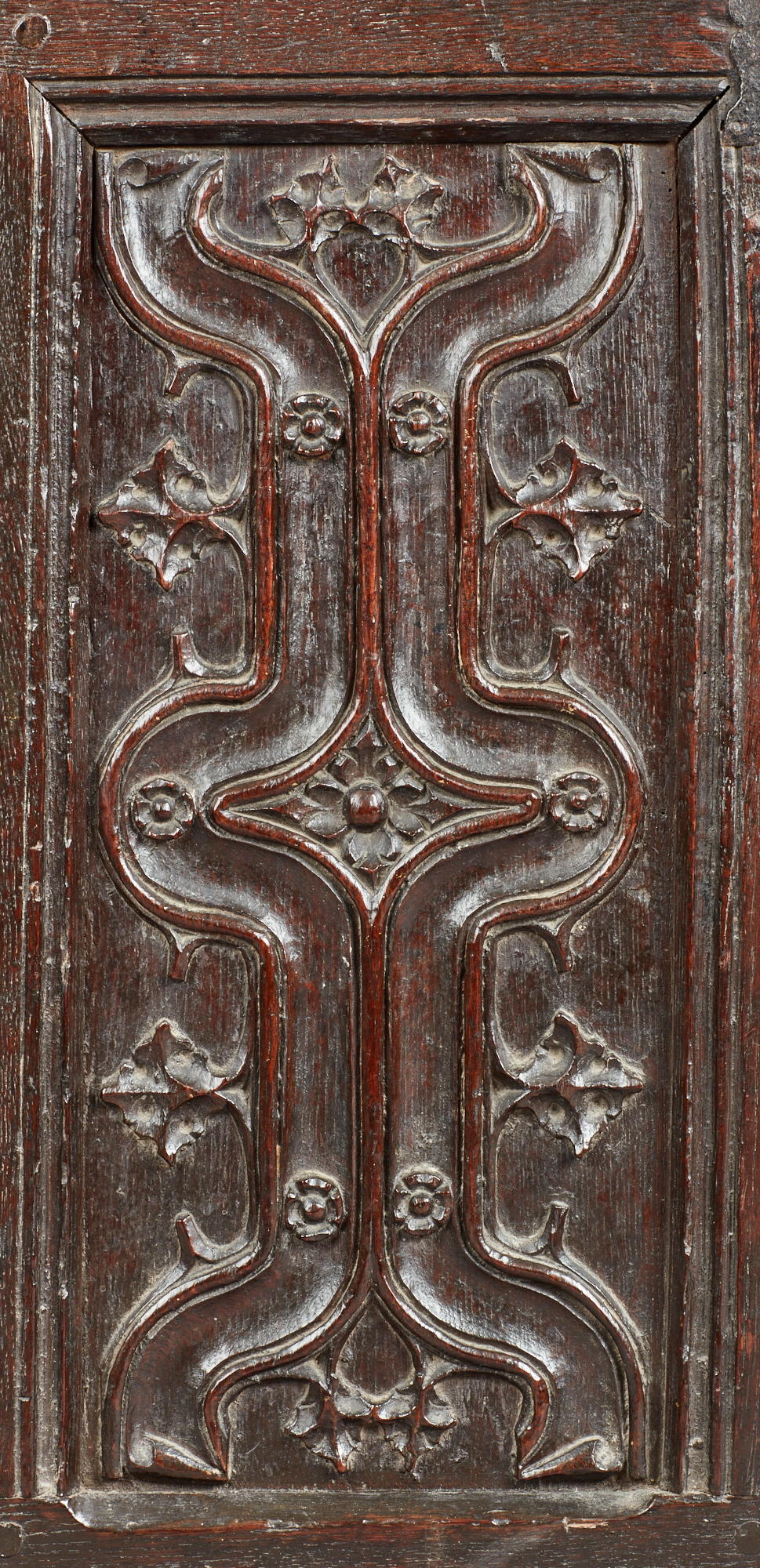 A fine and extremely rare Henry VIII oak parchemin-carved coffer, circa 1530 The hinged lid with - Image 7 of 7