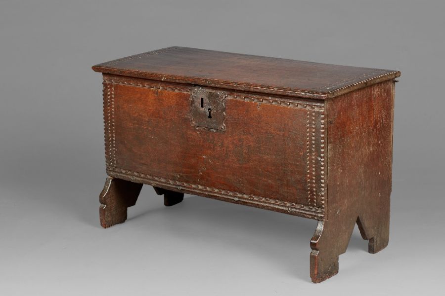 A small  Elizabeth I oak boarded chest, circa 1580-1600 Having a one-piece top, the top and front - Image 6 of 14