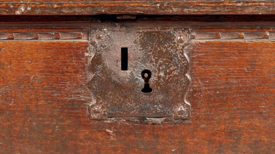 A small  Elizabeth I oak boarded chest, circa 1580-1600 Having a one-piece top, the top and front - Image 2 of 14