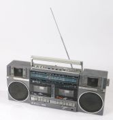 Hitachi stereo twin radio cassette tape recorder ghetto blaster, TRK-W55E