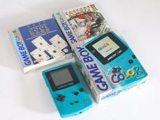 Nintendo Gameboy Color, in turquoise, with original box, with two games - Caesars Palace II and Cool