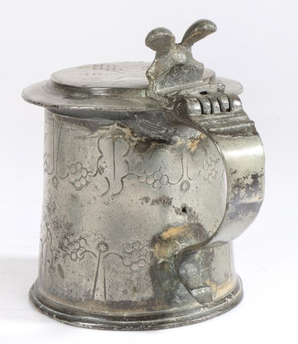 A rare Charles II pewter flat-lid punch-decorated tankard, Lancashire. circa 1670 Of small size, - Image 5 of 7