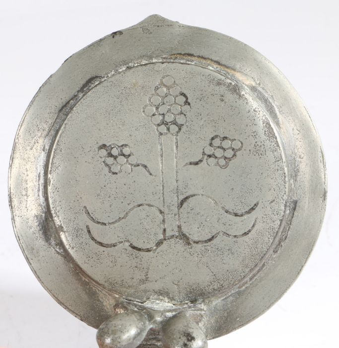 A rare Charles II pewter flat-lid punch-decorated tankard, Lancashire. circa 1670 Of small size, - Image 6 of 7