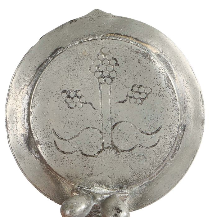 A rare Charles II pewter flat-lid punch-decorated tankard, Lancashire. circa 1670 Of small size, - Image 2 of 7