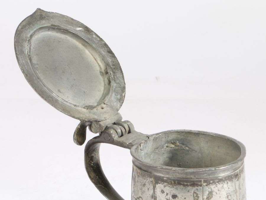 A rare Charles II pewter flat-lid punch-decorated tankard, Lancashire. circa 1670 Of small size, - Image 7 of 7