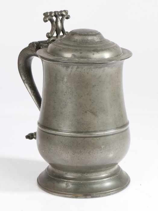 An unusual William & Mary pewter double-dome lidded tulip-shaped tankard, circa 1695 Quart, the body - Image 2 of 7