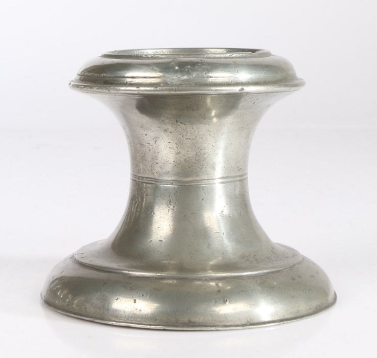 A rare William & Mary pewter master capstan salt, circa 1690 The waisted body with paired incised - Image 2 of 3