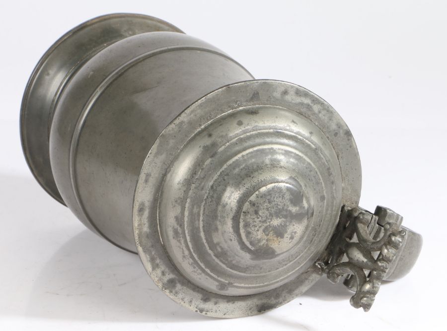 An unusual William & Mary pewter double-dome lidded tulip-shaped tankard, circa 1695 Quart, the body - Image 7 of 7