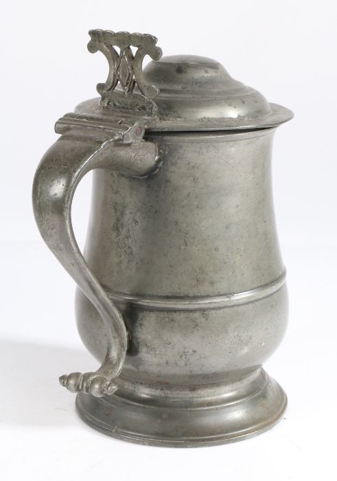 An unusual William & Mary pewter double-dome lidded tulip-shaped tankard, circa 1695 Quart, the body - Image 3 of 7