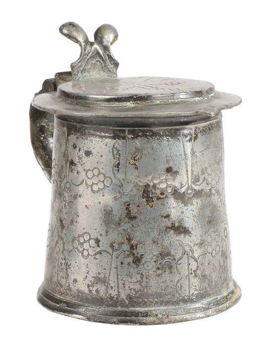 A rare Charles II pewter flat-lid punch-decorated tankard, Lancashire. circa 1670 Of small size,
