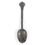 A William III pewter Royal commemorative relief-cast trifid-end spoon, circa 1695 The handle end
