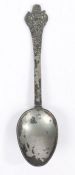 A good William & Mary pewter Royal commemorative relief-cast trifid-end spoon. circa 1690 The end of