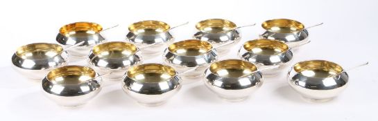 A set of twelve Elizabeth II silver bowls and spoons, London 1989, maker Leslie Gordon Durbin (